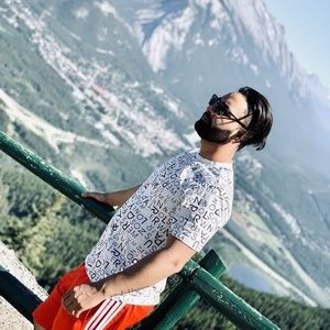 Meet your Posher, Amrit